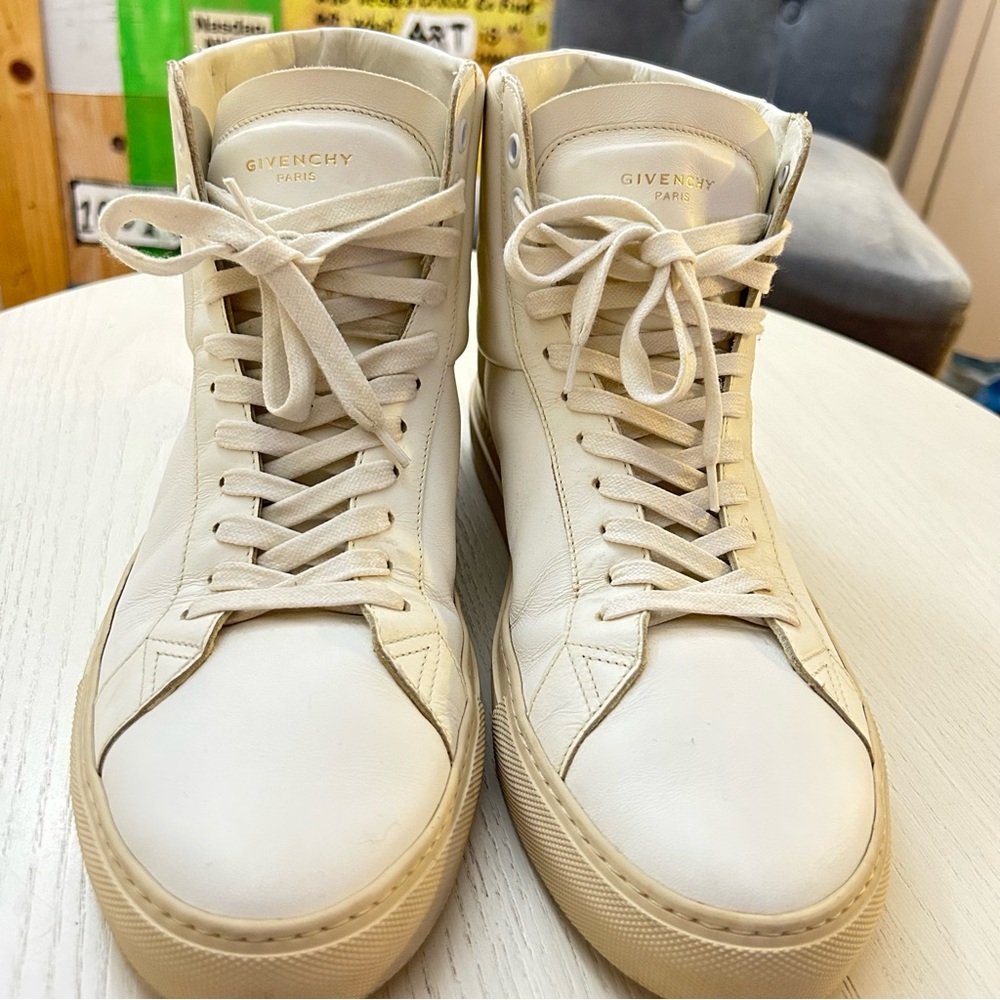 Vintage Givenchy white leather High tops !